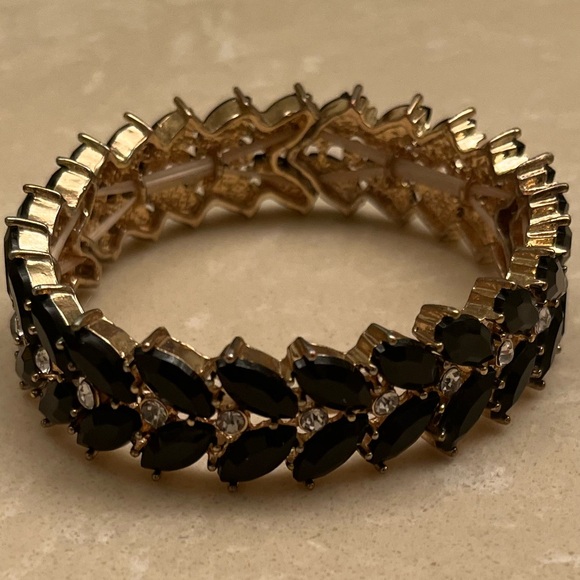 Jewelry - Forever 21 Stretch black bracelet black cuff dressy